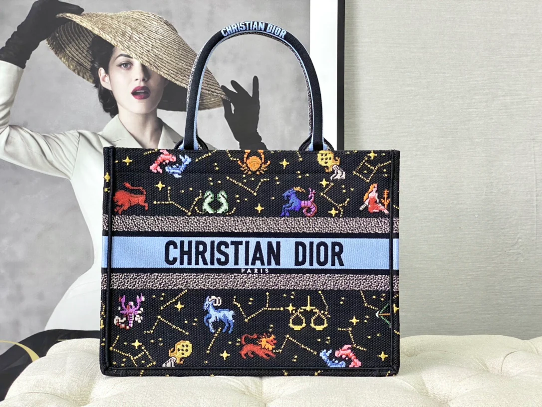 Сумка Dior Booktote с вышивкой, черная с узором, 37x30x16 см.