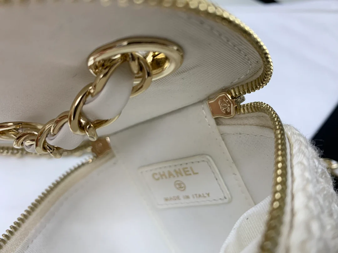 Новинка весеннего сезона 2022 года от Chanel - Плетеная коробка - Белый