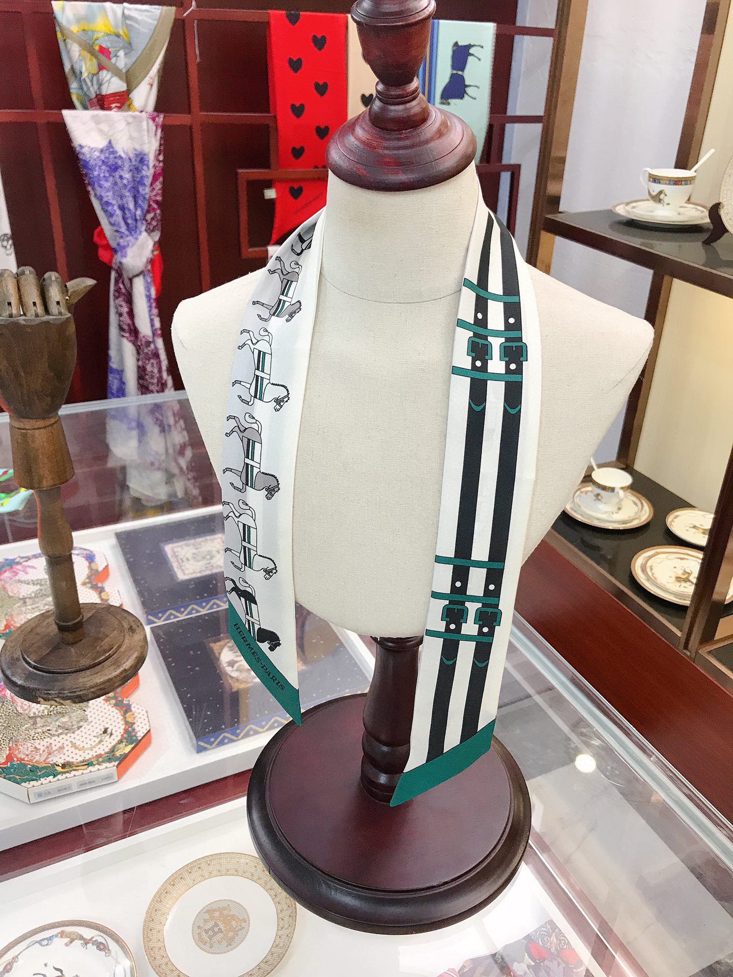 Hermes - Новая коллекция твилли - 5-86 см - 100% шелковый твилл, двусторонний - 1