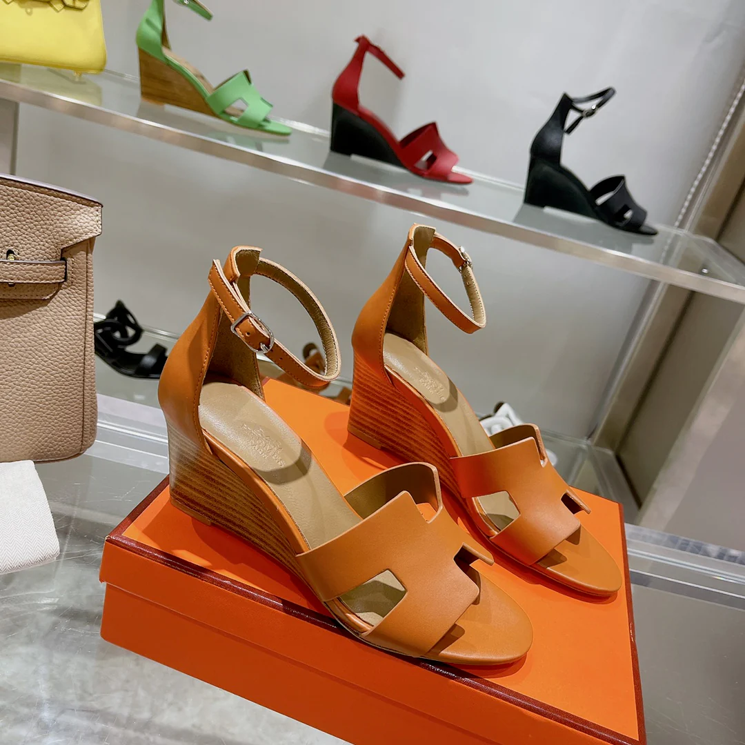 Новинки коллекции Hermes весна/лето 2022 - Босоножки на высоком каблуке - 5