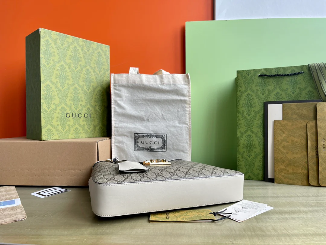 Открытая сумка через плечо Gucci из серии Ophidia - белая.