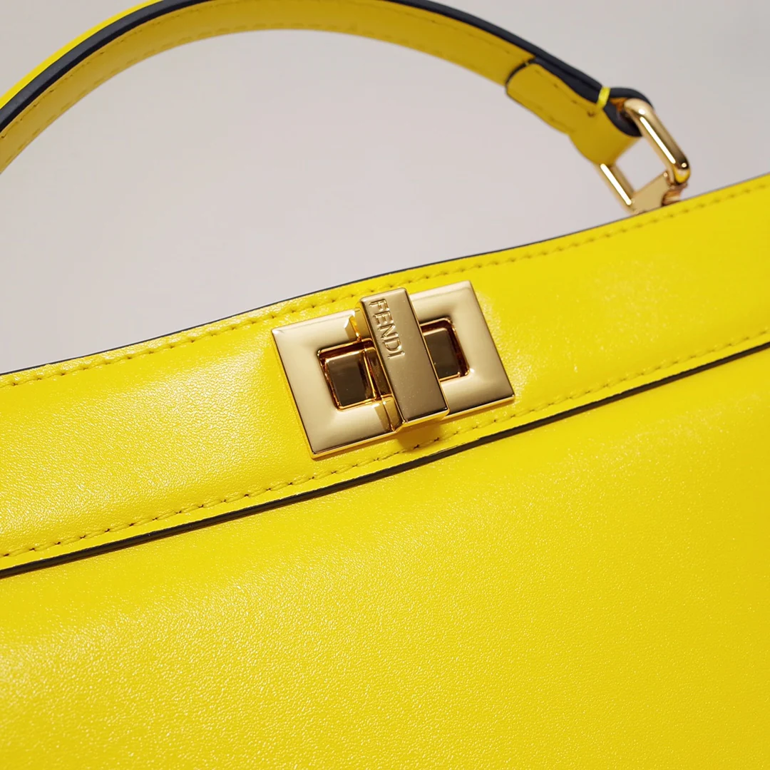 Маленькая желтая кожаная сумка Fendi Peekaboo i-seey