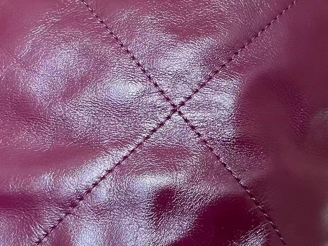 Весенне-летняя коллекция Chanel - Маленькая сумочка Chanel No. 22 - Фиолетово-красная