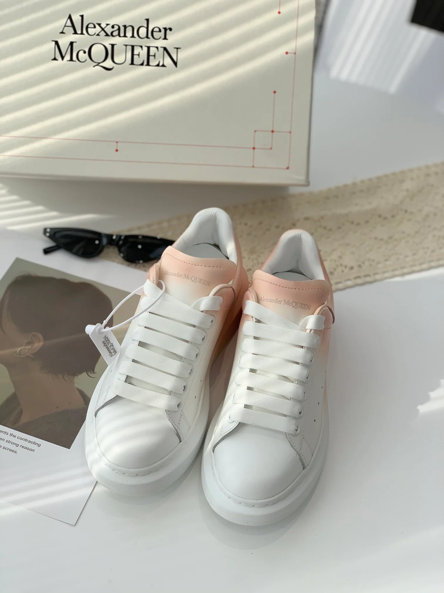 McQueen - Улучшенные классические белые кроссовки - Розовые