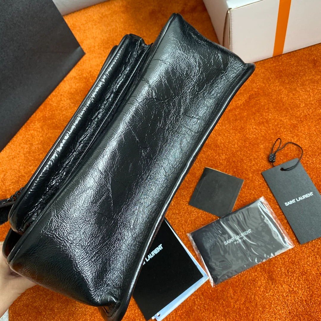 YSL Medium Niki - Кожа из вощеной коровьей кожи с черной пряжкой - с D-образным кольцом