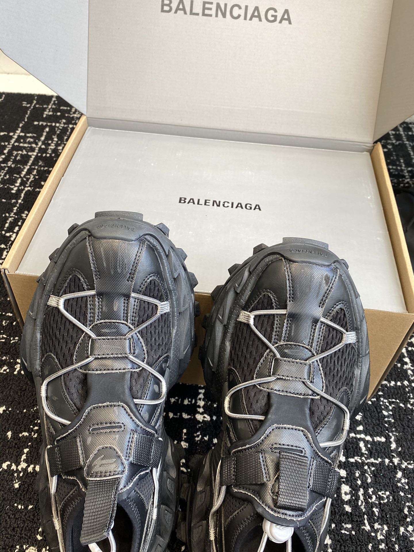 Походные ботинки Balenciaga 2024 - черные