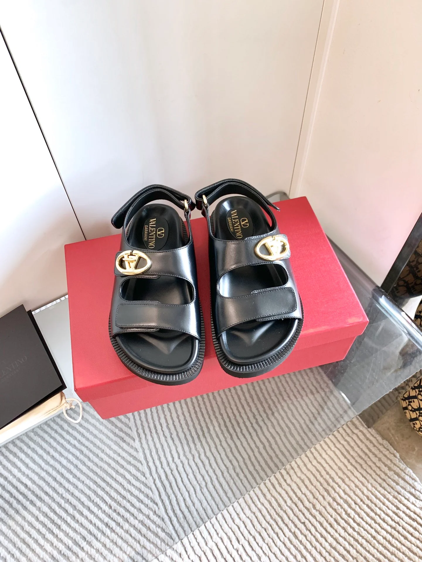 Пляжные сандалии Valentino 2024 - черные