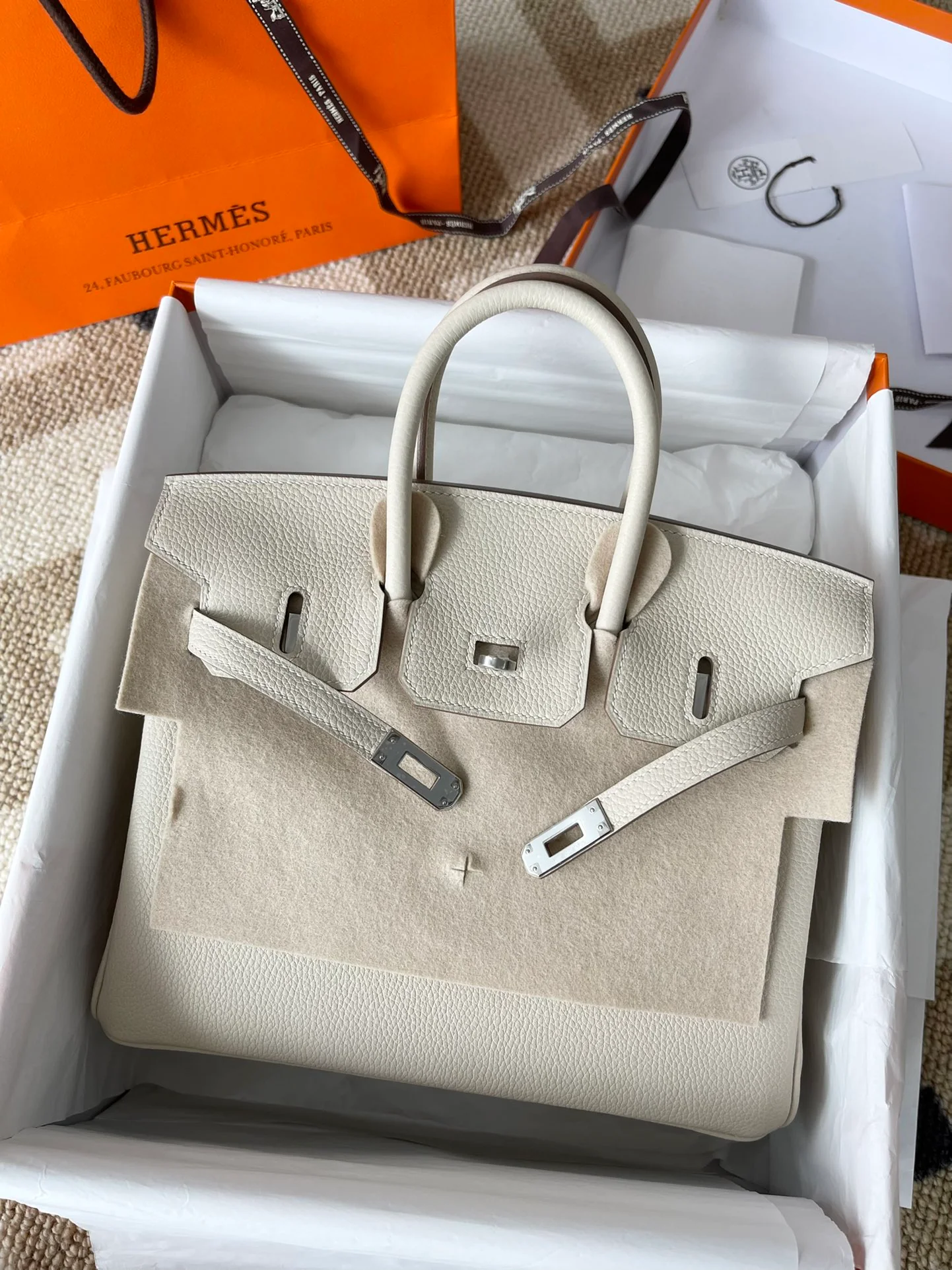 Сумка Hermes Birkin 25 Togo Milkshake White с серебряной пряжкой