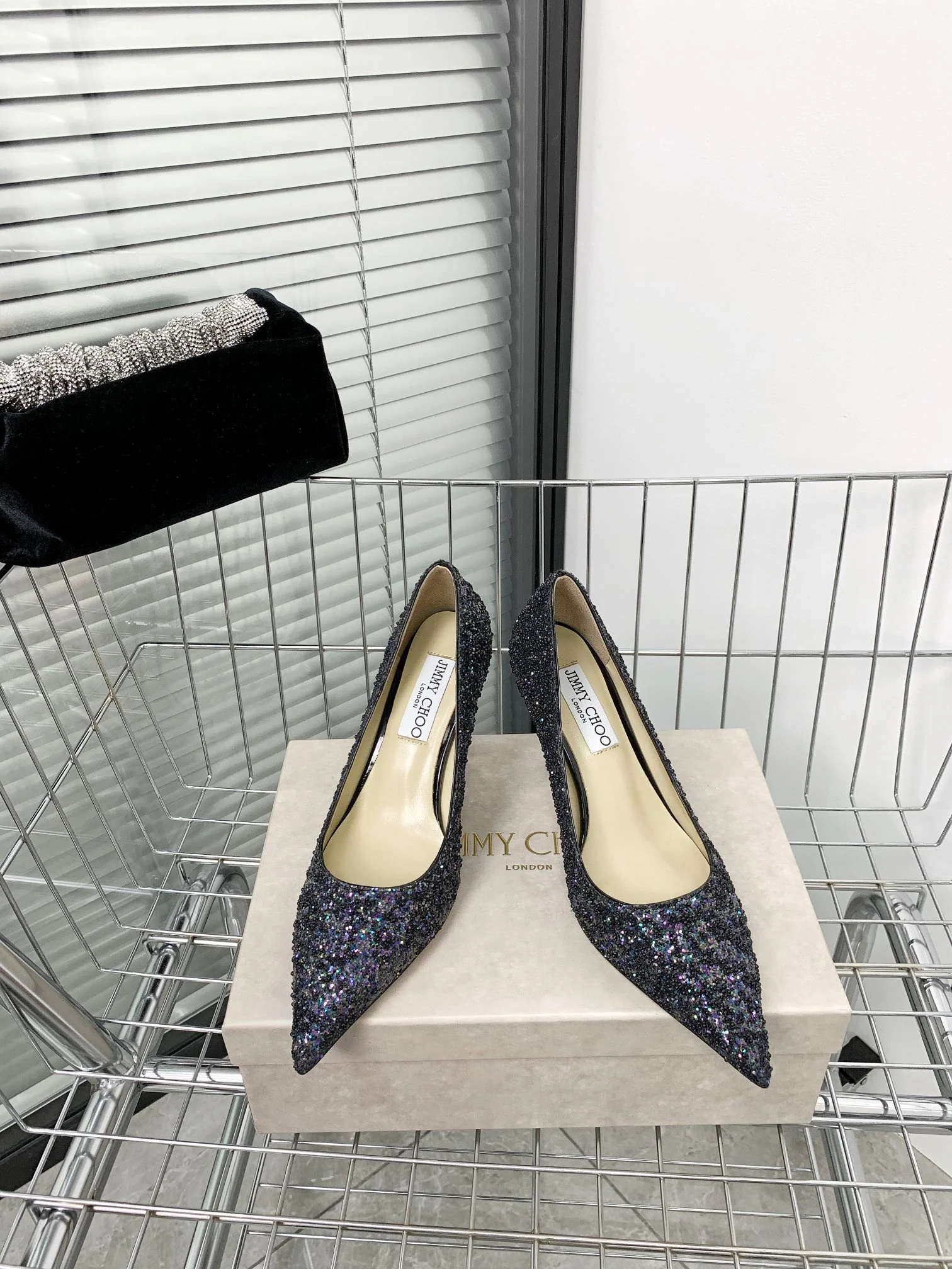 Новые поступления коллекции Jimmy весна/лето 2022 - Туфли на высоком каблуке с пайетками - 3
