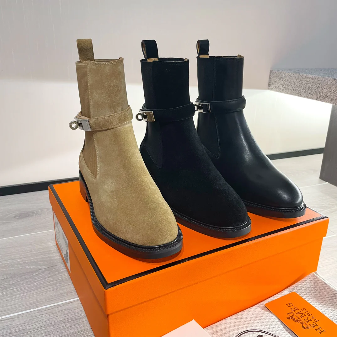 Новинка осенне-зимней коллекции Hermes - Ботинки Kelly Buckle Martin - Глянцево-черные