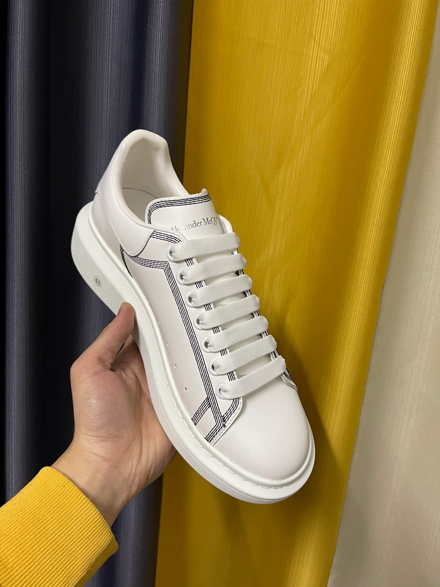 Классические белые кроссовки McQueen - унисекс - полностью белая кожа - черные полоски - премиум-издание