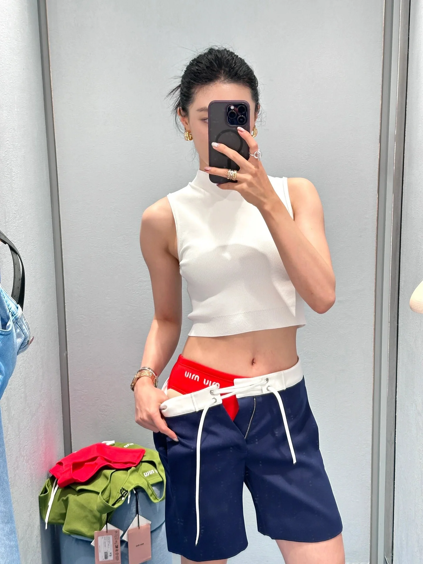 Miu Miu - 2404 - 24ss Весенне-летняя новинка: бермуды из атласного нейлона с цветовыми блоками - синие