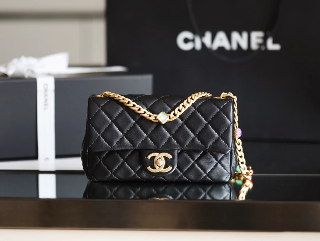 Сумка Chanel CF с клапаном и цепочкой с драгоценным камнем