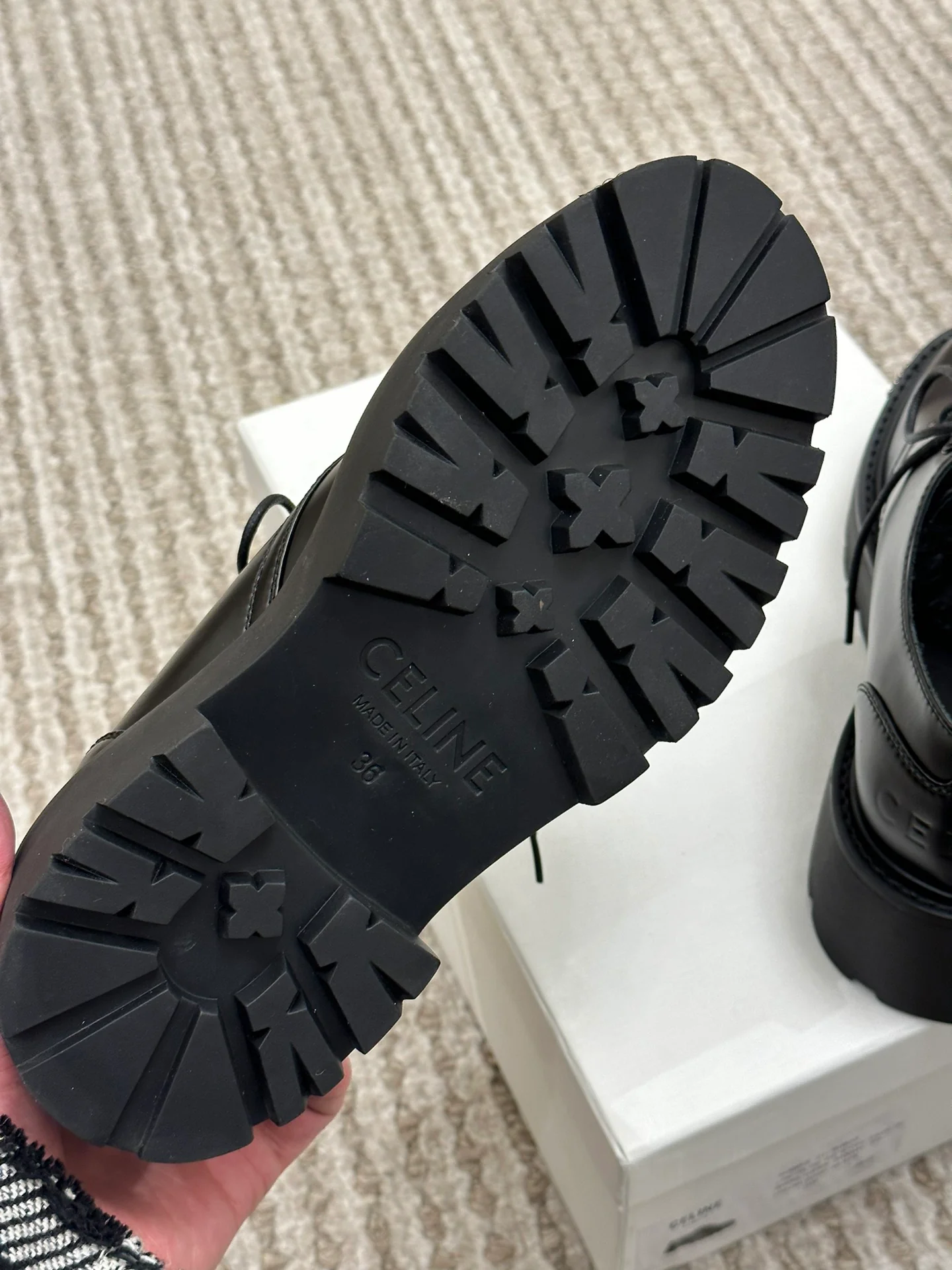 Новинка сезона весна/лето 2023 от Celine - Лоферы на платформе - Матовый черный