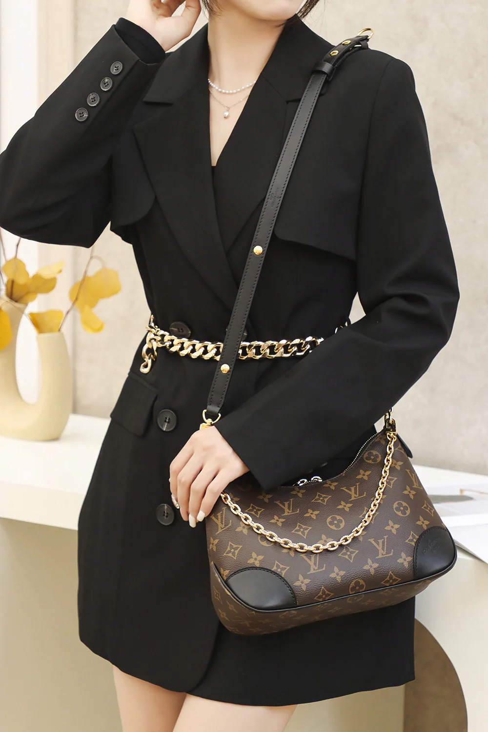 m45831-LV-boulogne croissant bag-over-shoulder/crossbody bag