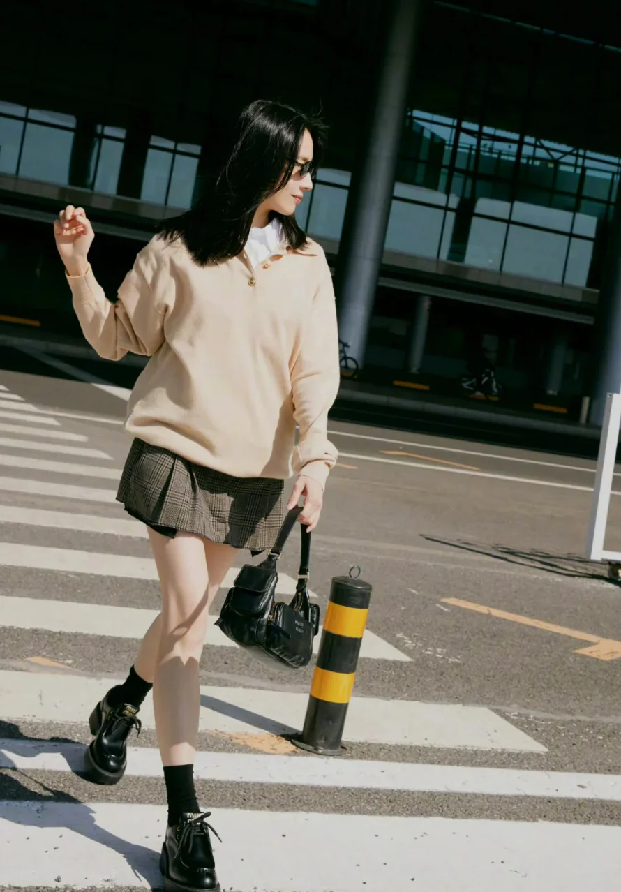 Сумка Miu Miu из кожи наппа с карманами — носите и делитесь с другими.