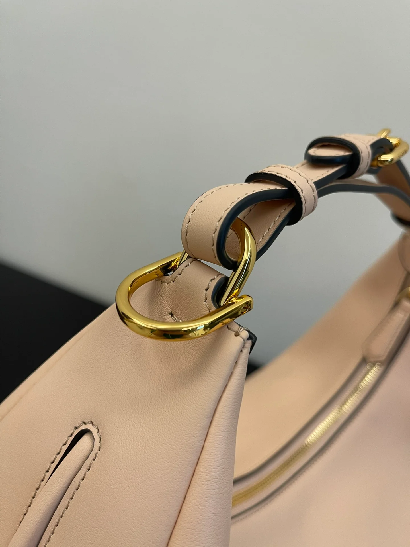 Fendi-fendigraphy - Большая розовая кожаная сумка через плечо