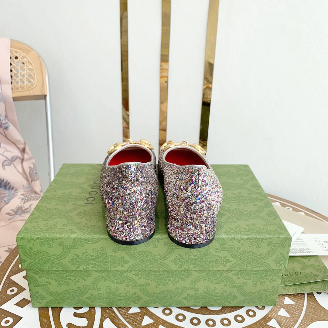 Весенняя коллекция Gucci 2021 — Туфли на массивном каблуке с пряжкой в ??виде конской уздечки — 1