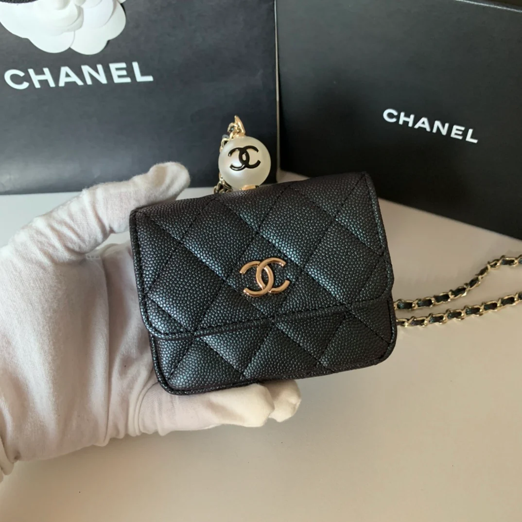 Монетоприемник Chanel с жемчужной цепочкой - 1 шт.