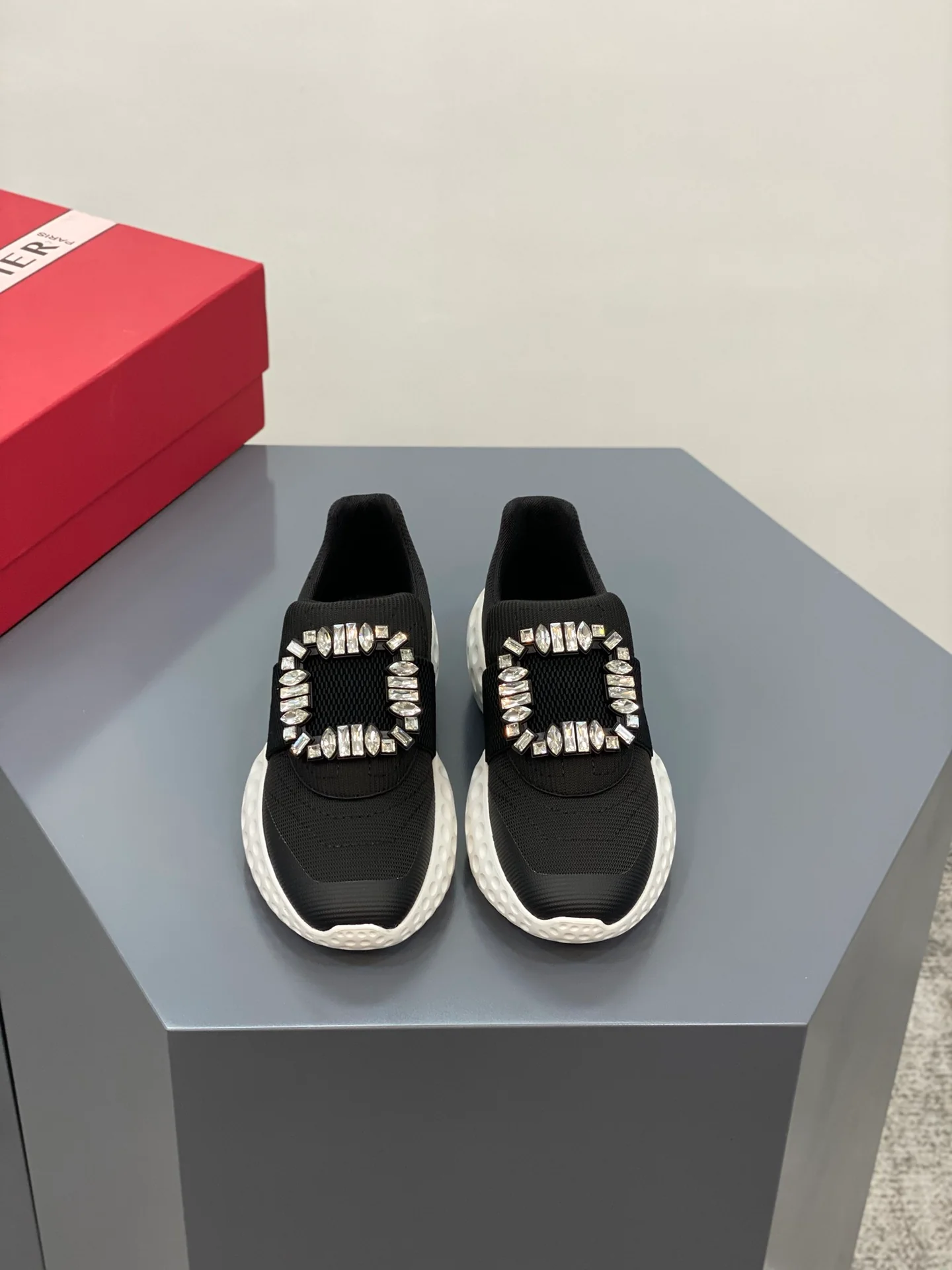 Кроссовки viv-run с пряжками и тканевой отделкой - черные