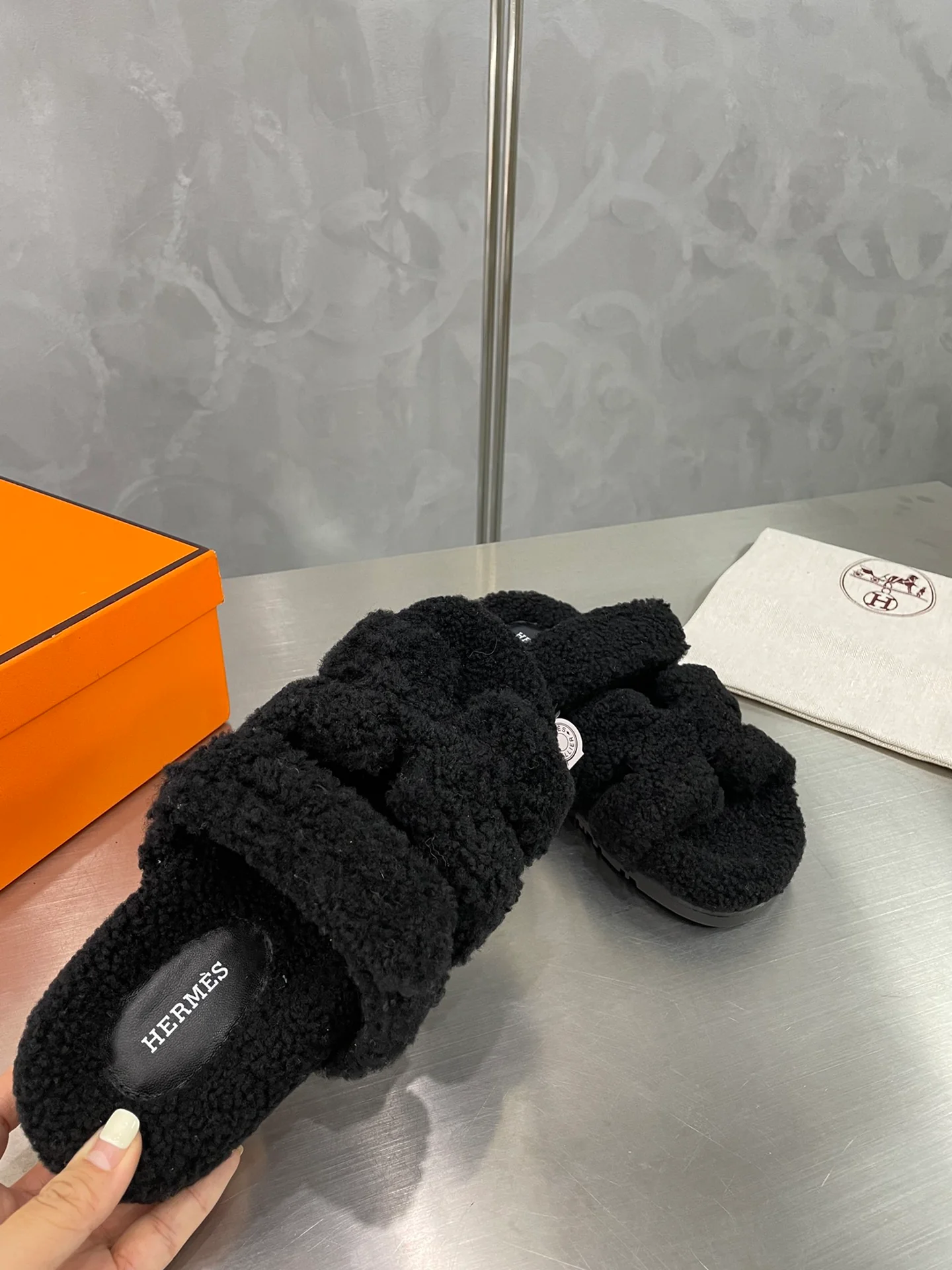 Шерстяные тапочки Hermes Rainbow - черные