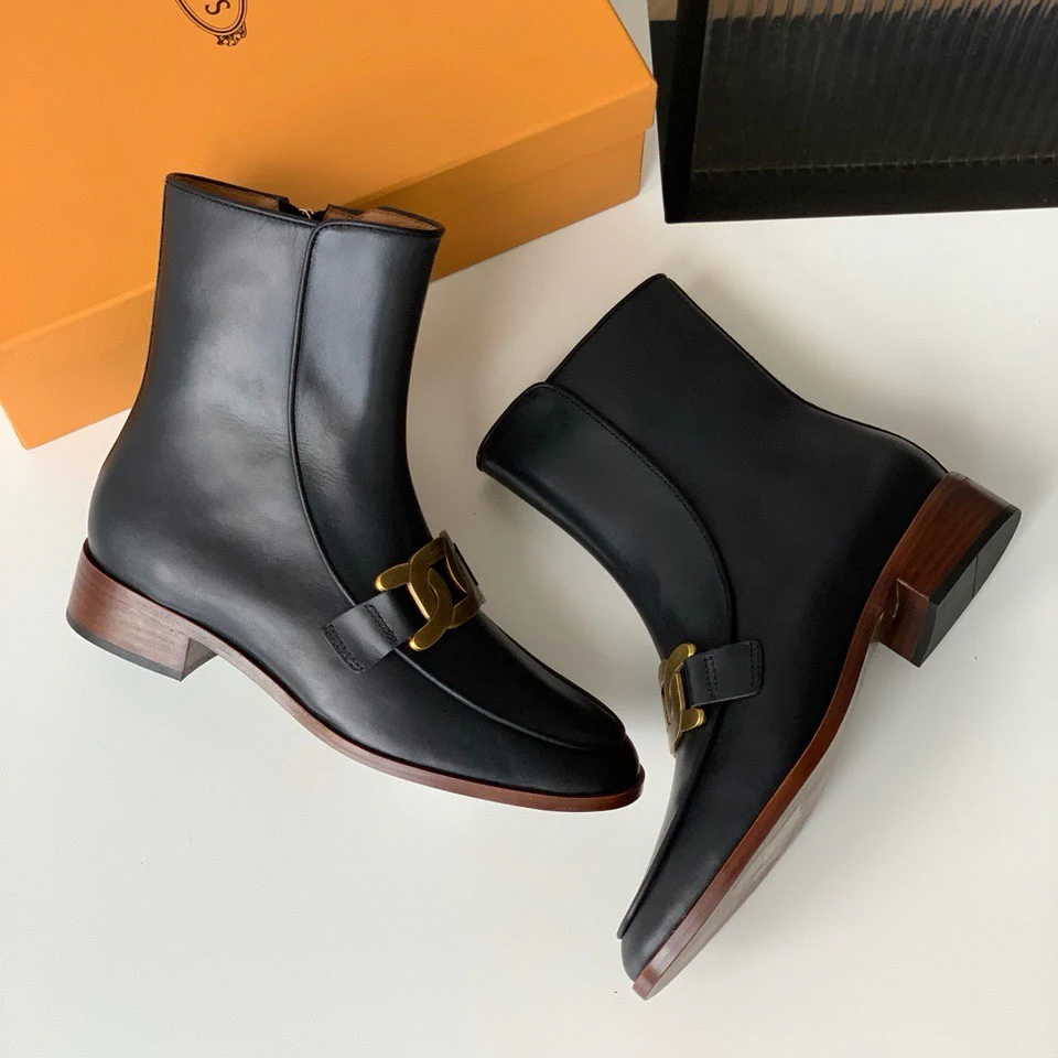 Tods - Новинка сезона осень/зима 2022 - Ботильоны на толстом каблуке крупной вязки с золотой пряжкой