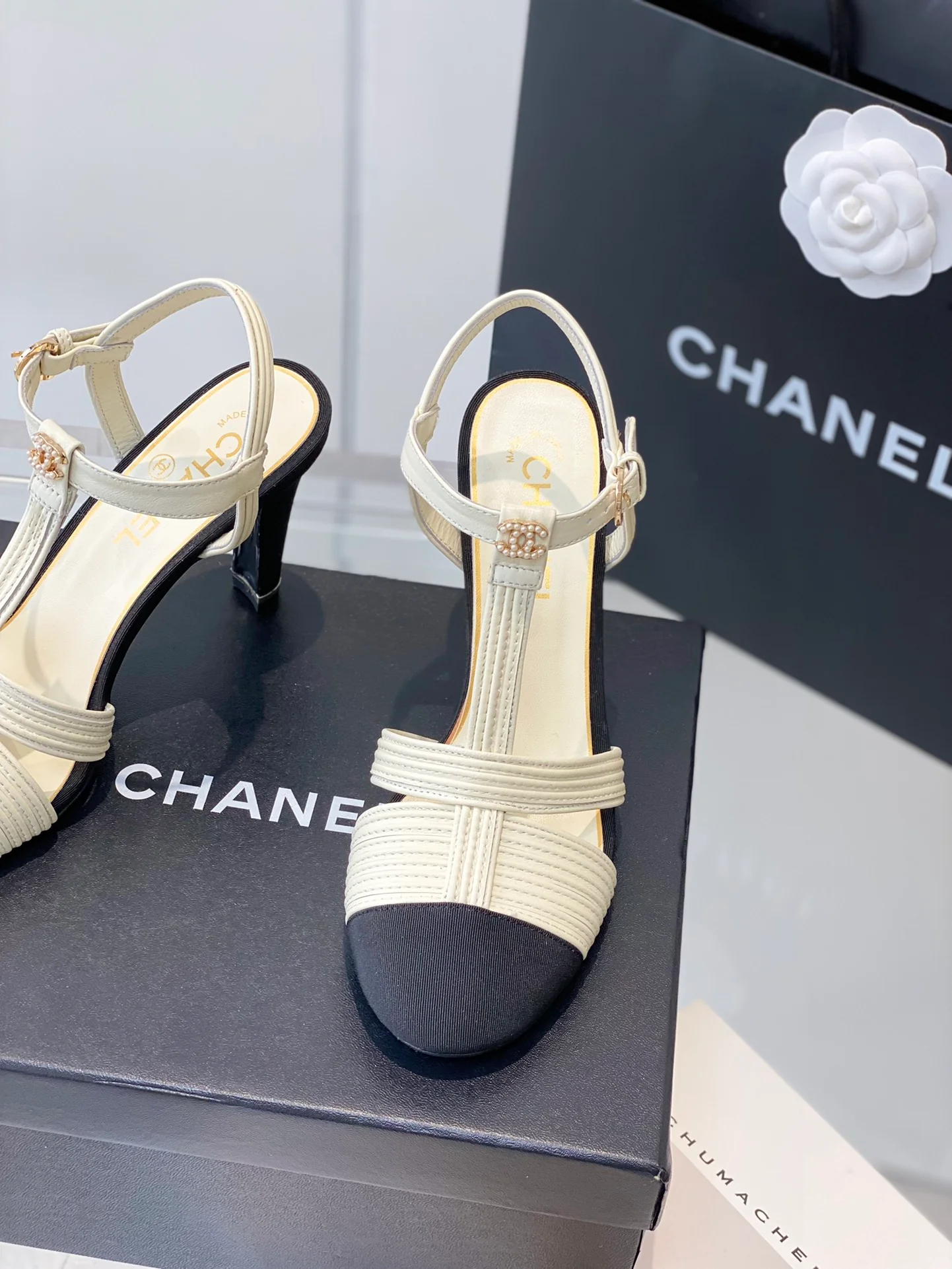 Новинка 2023 года от Chanel - Туфли на каблуке с плетеным ремешком из овечьей кожи - 7 см