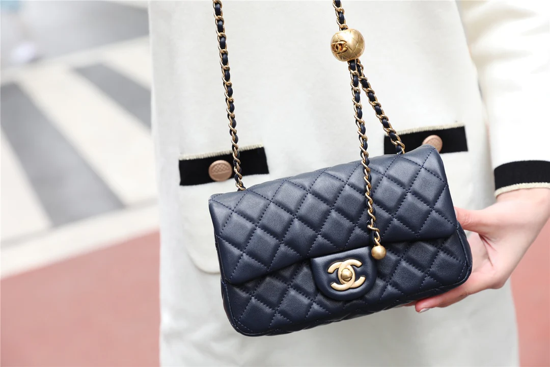Сумка Chanel Golden Ball Flap Bag 2020 года - 20 см
