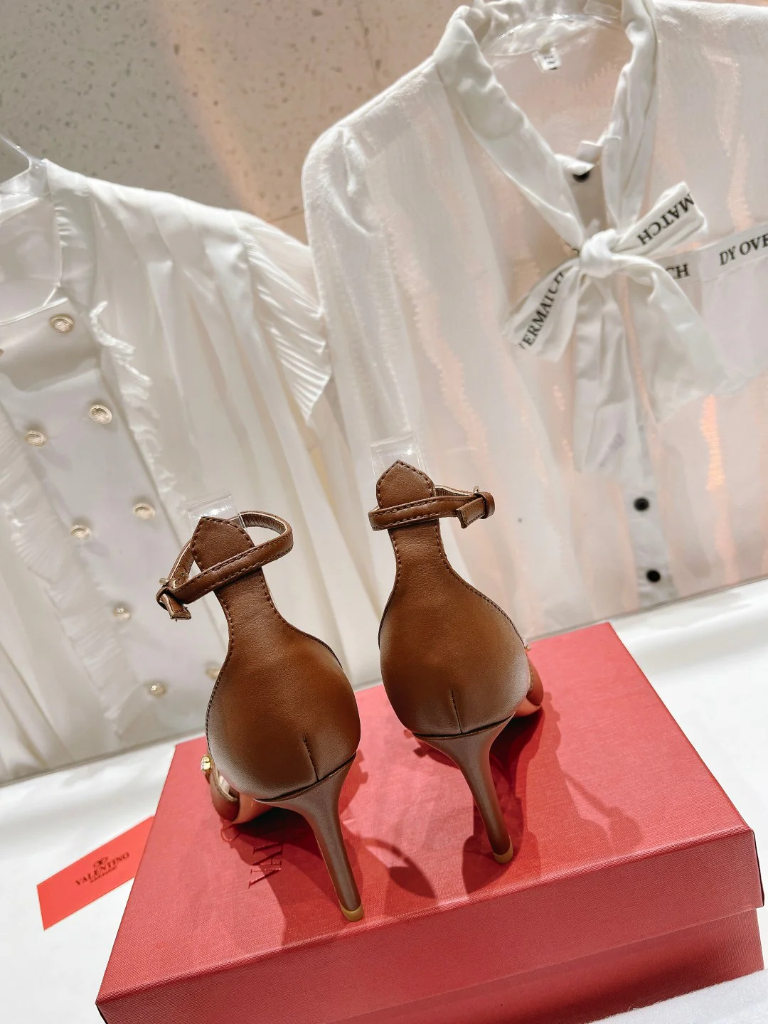 Новинка лета 2023 от Valentino - Босоножки на высоком каблуке со стразами - Коричневые - 7-5 см