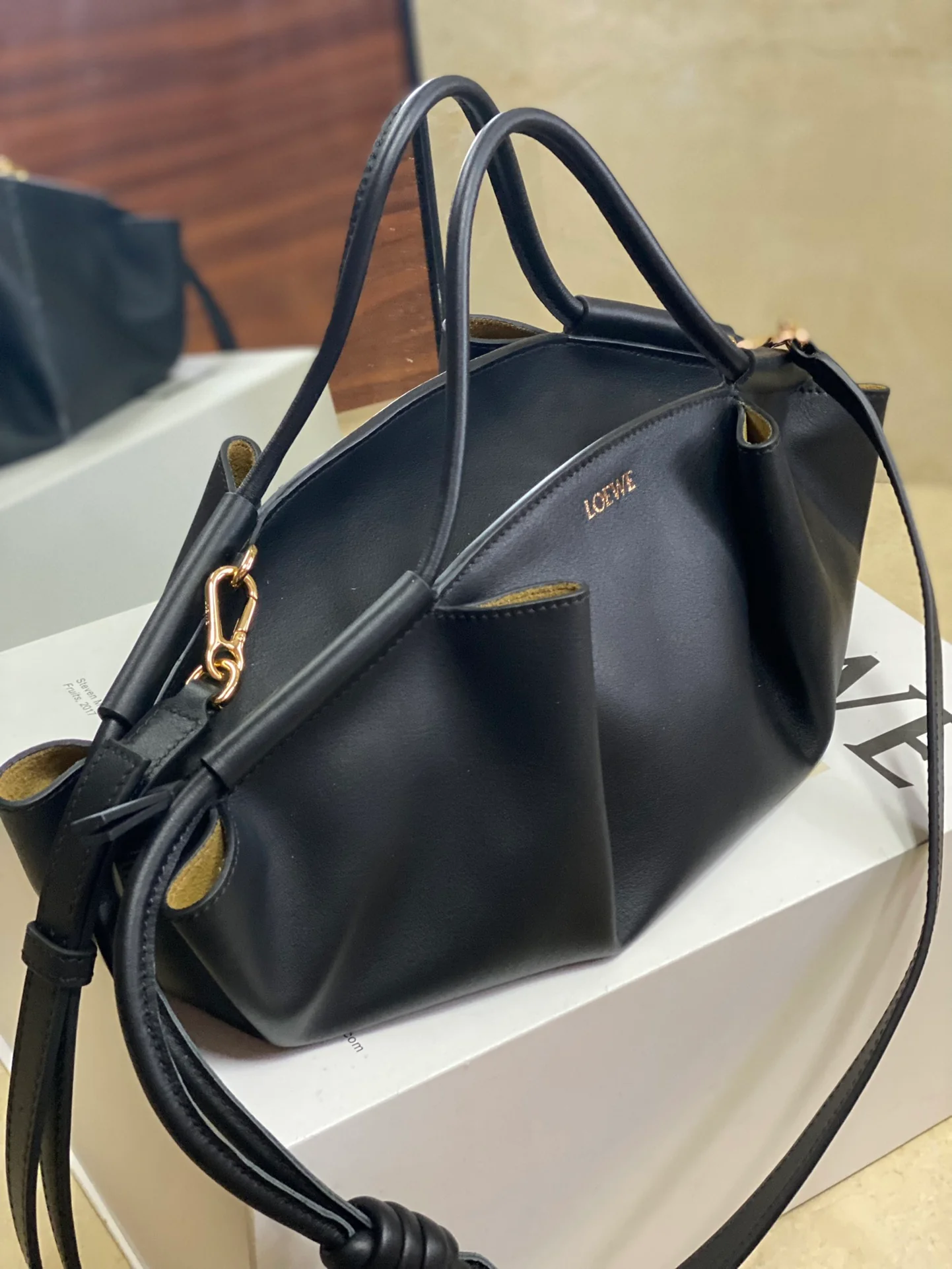Сумка для прогулок Loewe Paseo - телячья кожа наппа - маленькая - черная