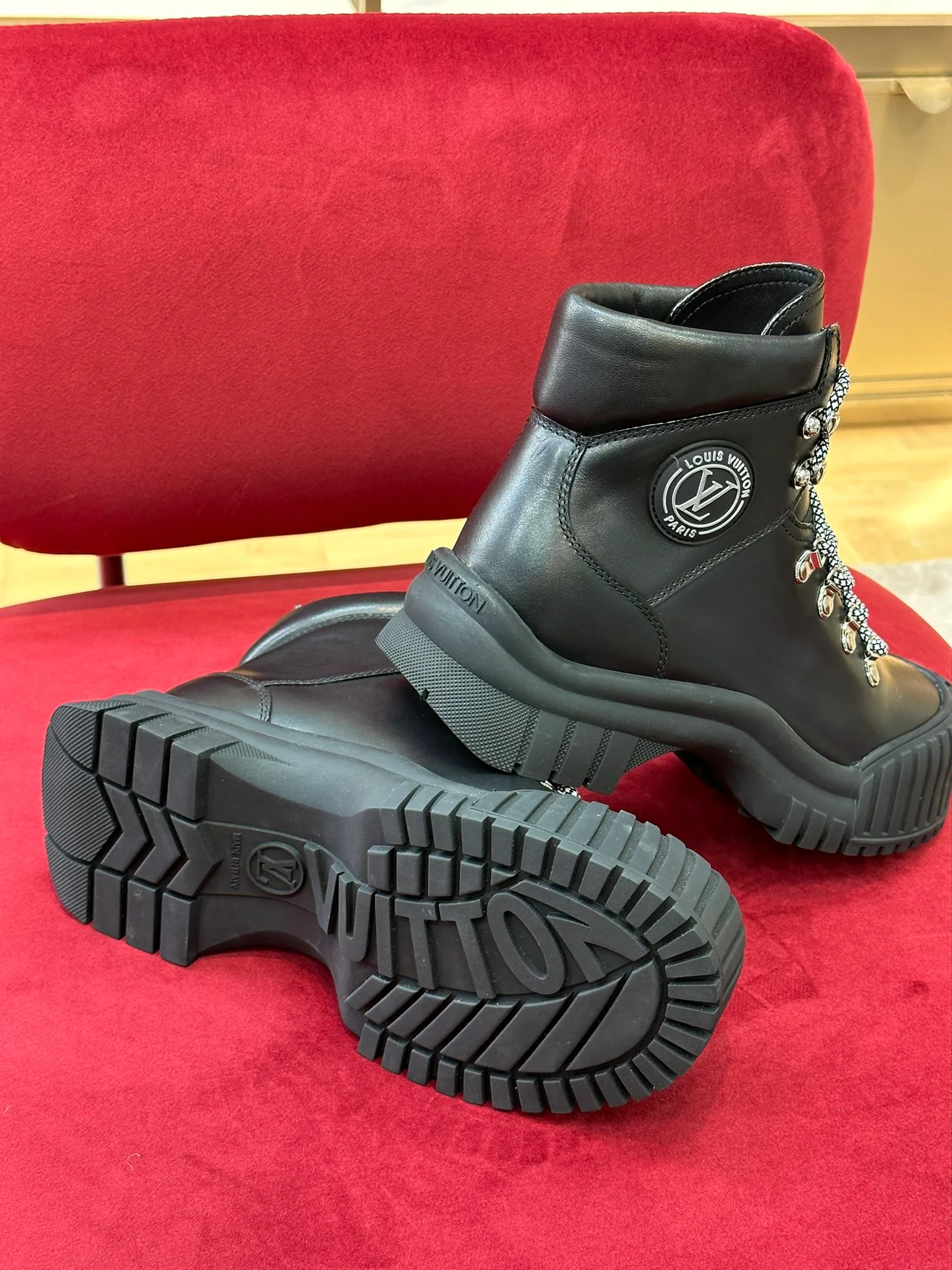 LV - Новинка сезона осень/зима 2022 - Ботильоны Ruby - Черные