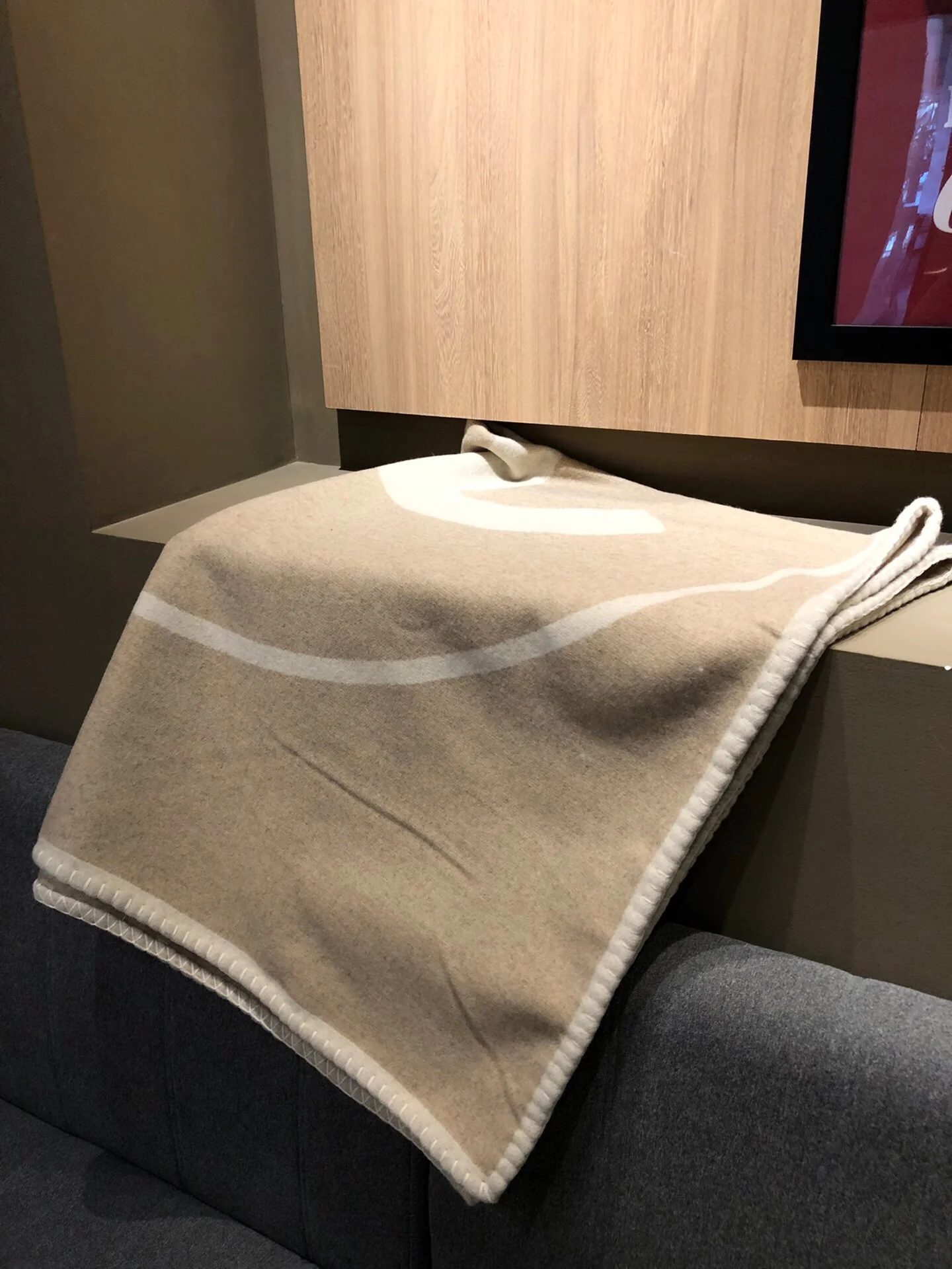 Многофункциональная двусторонняя шаль Chanel - 90% овечья шерсть - 10% кашемир - 140-180 см