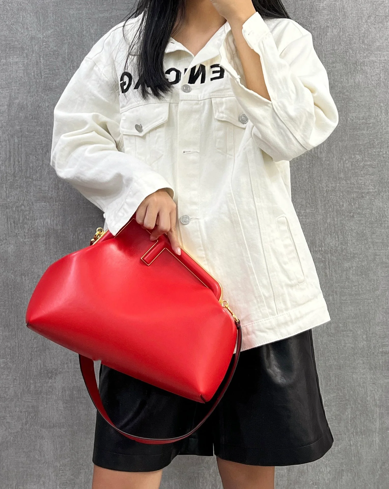 Средняя красная кожаная сумка Fendi First