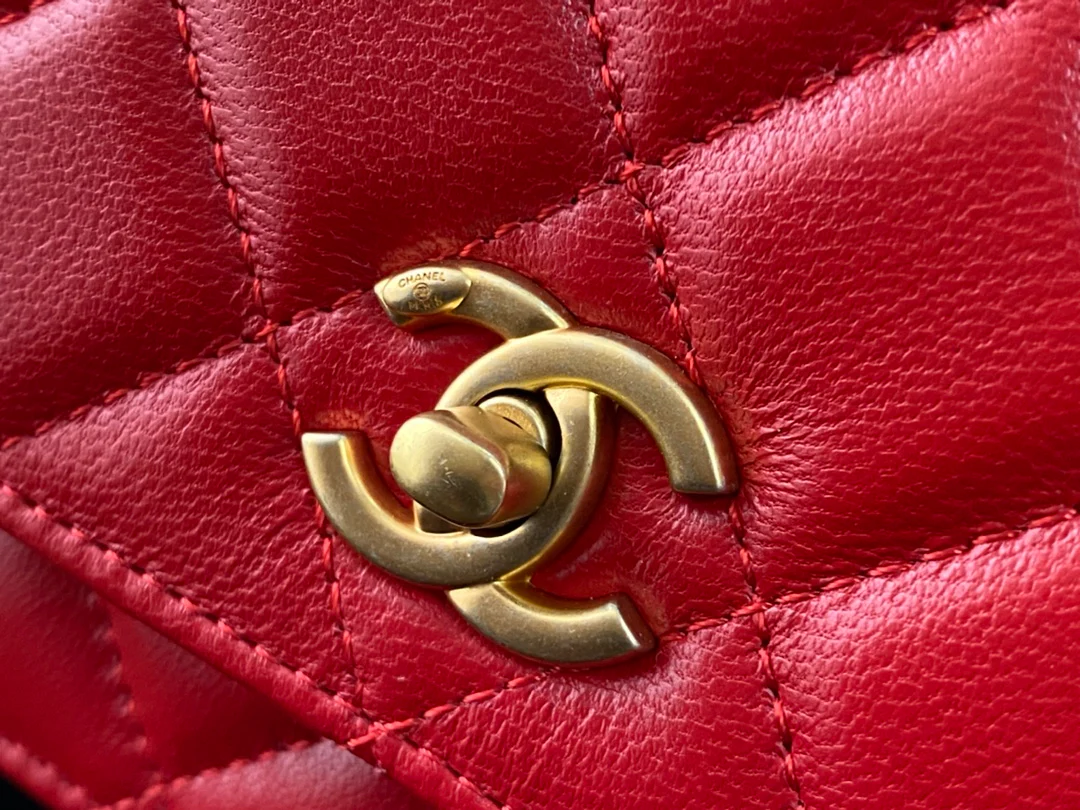 Chanel - Golden Ball woc