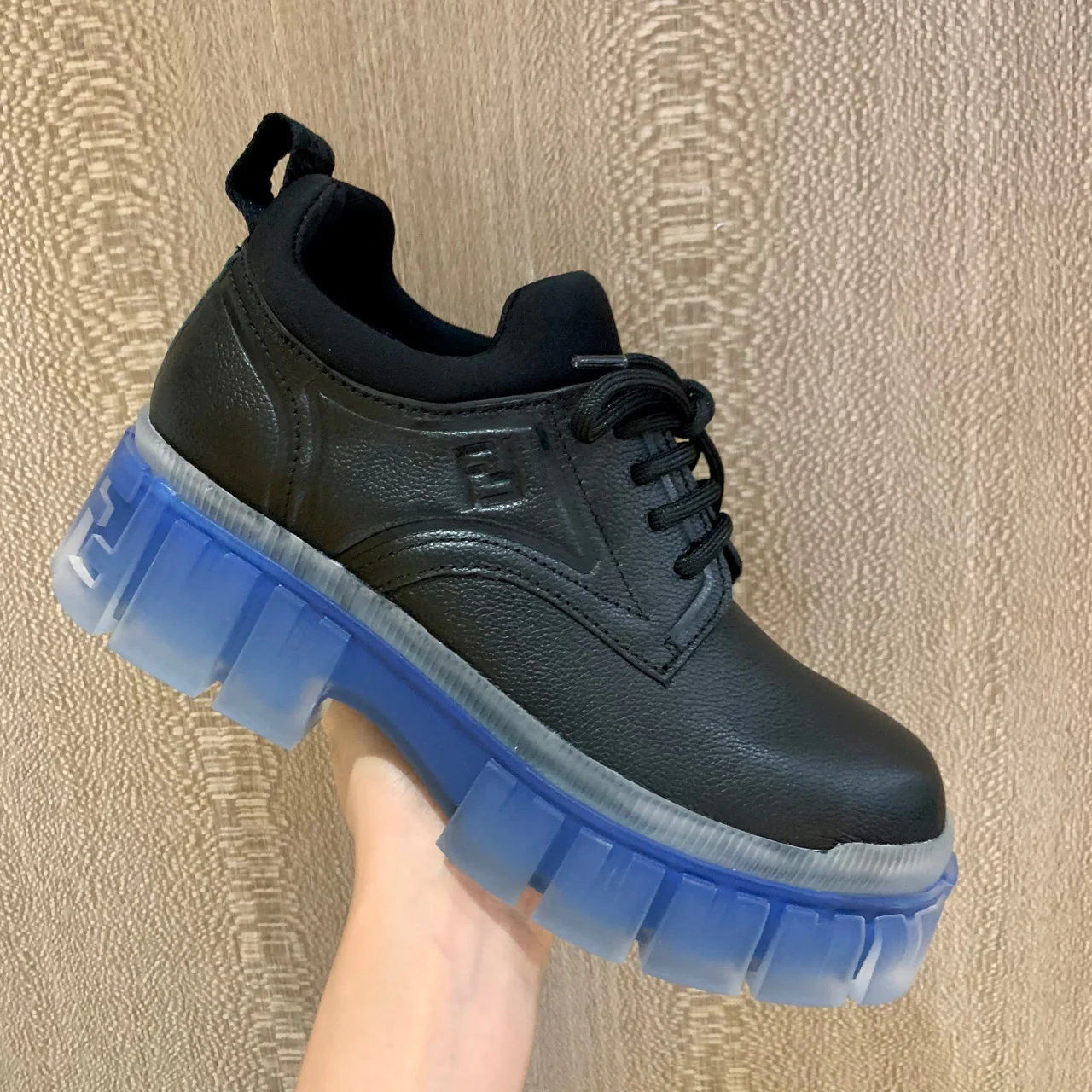 Ботинки Fendi на платформе со шнуровкой - черные