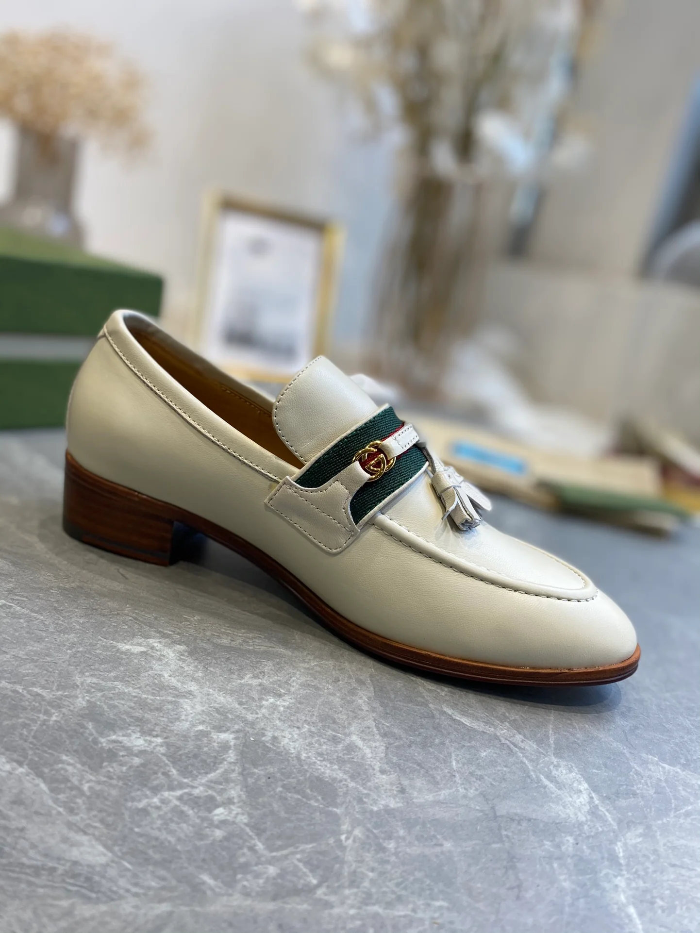 Лоферы Gucci с кисточками