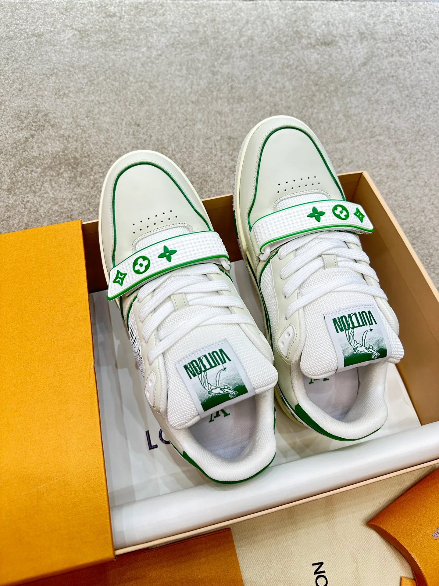 Кроссовки LV Trainer - белые и зеленые