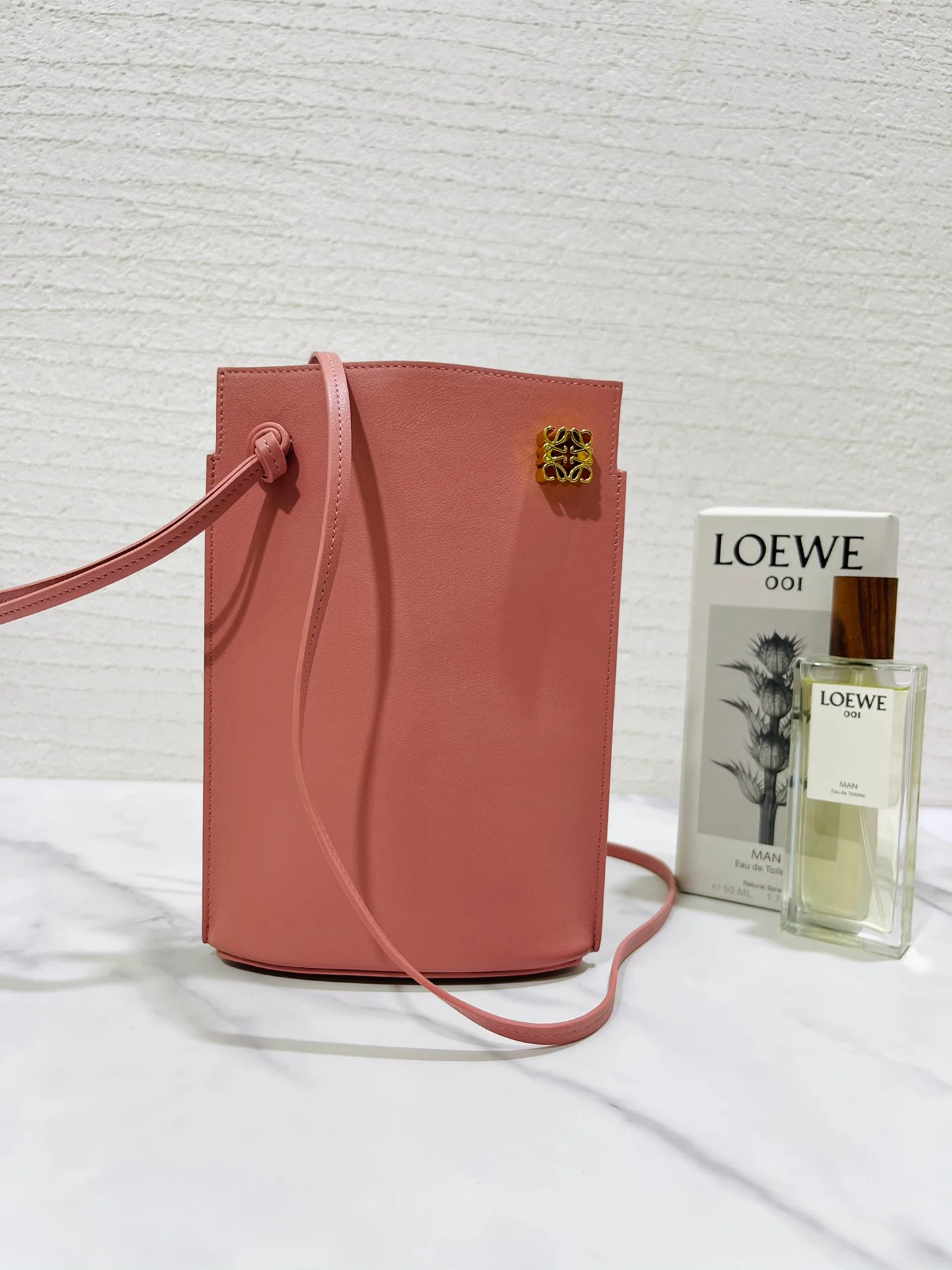 Чехол для телефона Loewe Dice Pocket series - розовый