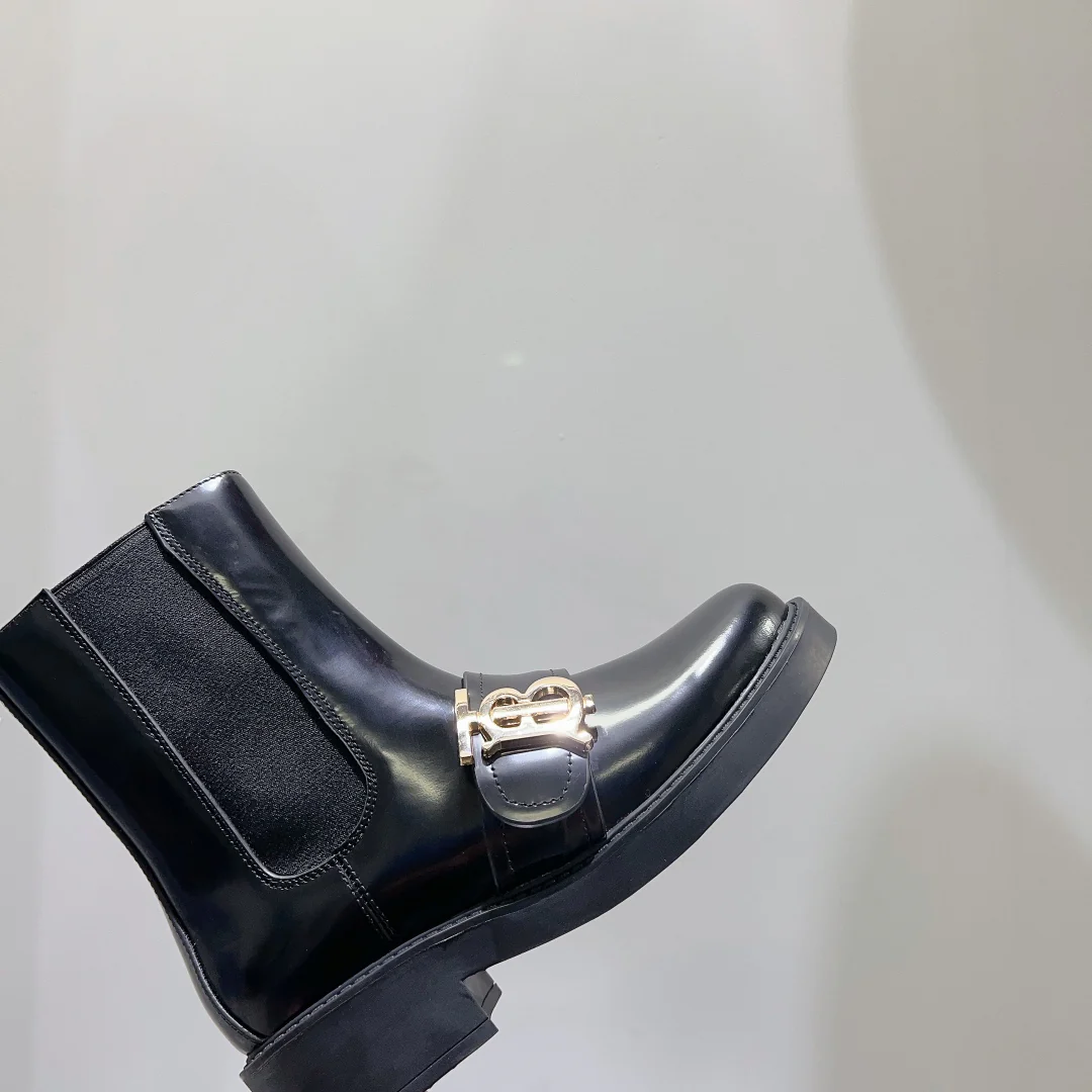 Новинка сезона осень/зима 2023 от Burberry - Ботильоны на массивном каблуке - Черные