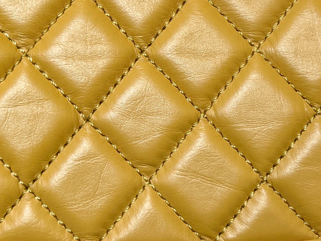 Коллекция Chanel Pre-Fall 2023 - сумка 31 - желтая - мини