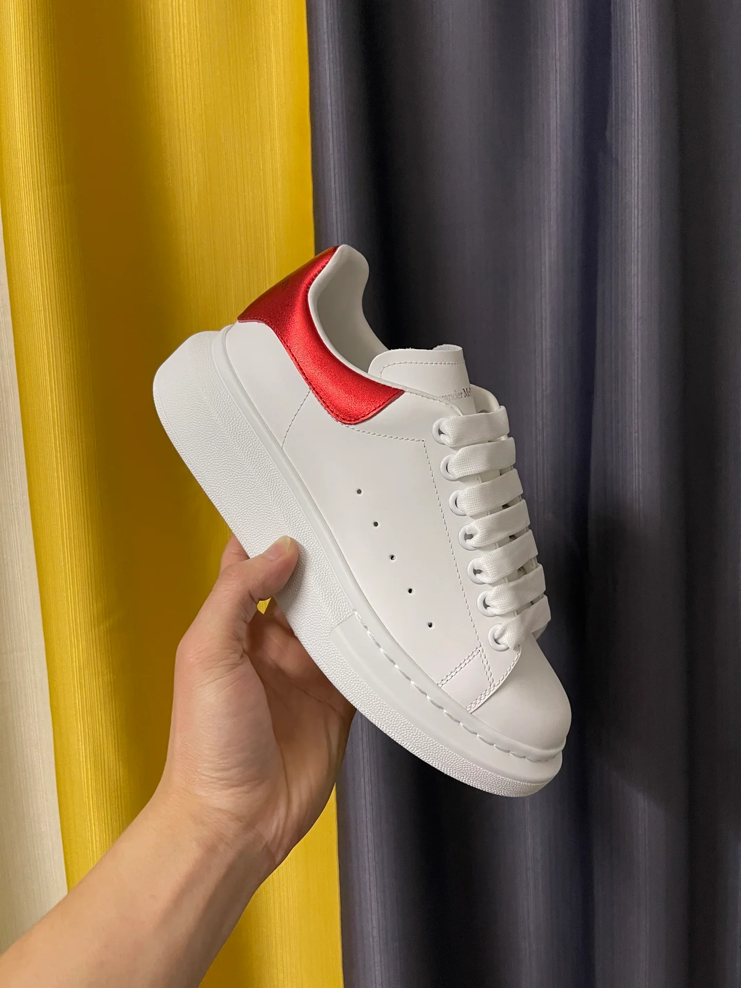 Классические белые кроссовки McQueen - унисекс - красная кожаная пятка - премиум-издание