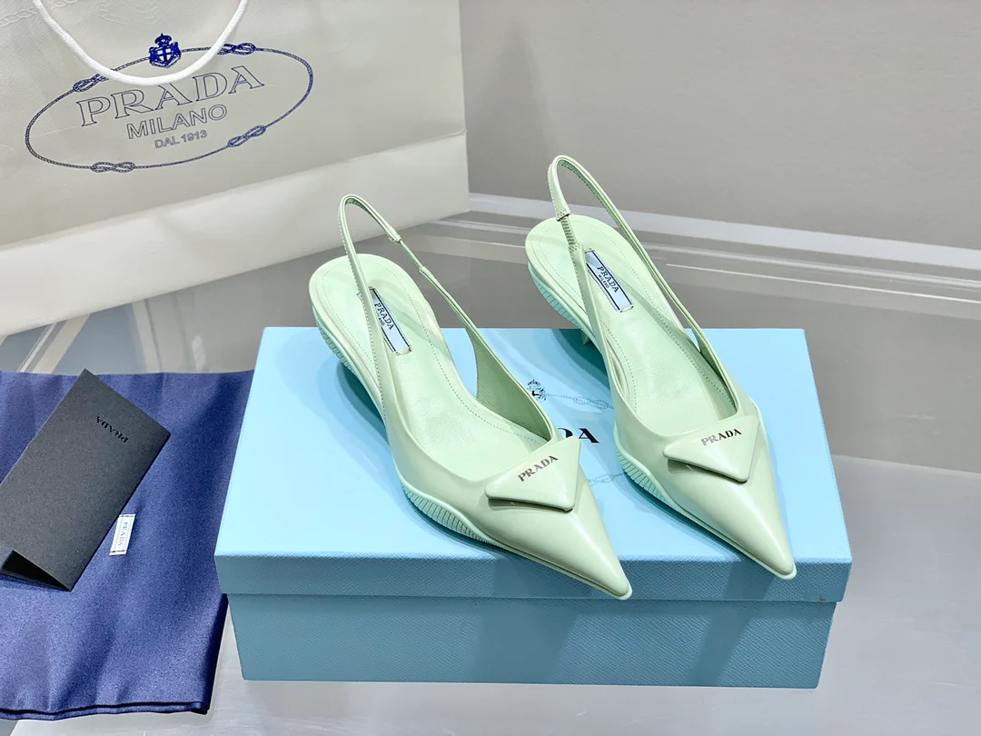 Prada - Зеленые туфли на низком каблуке