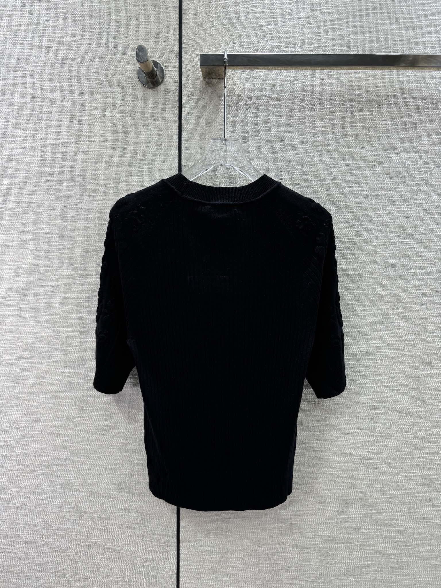 Chanel 2404 Четырехлистный клевер с камелией, вязаный, с коротким рукавом - черный