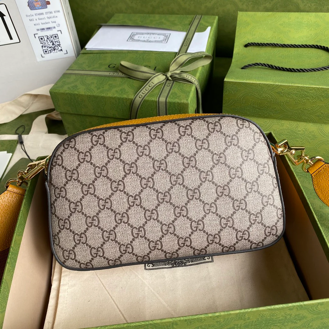 Фотосумка Gucci в виде плюшевого медведя.