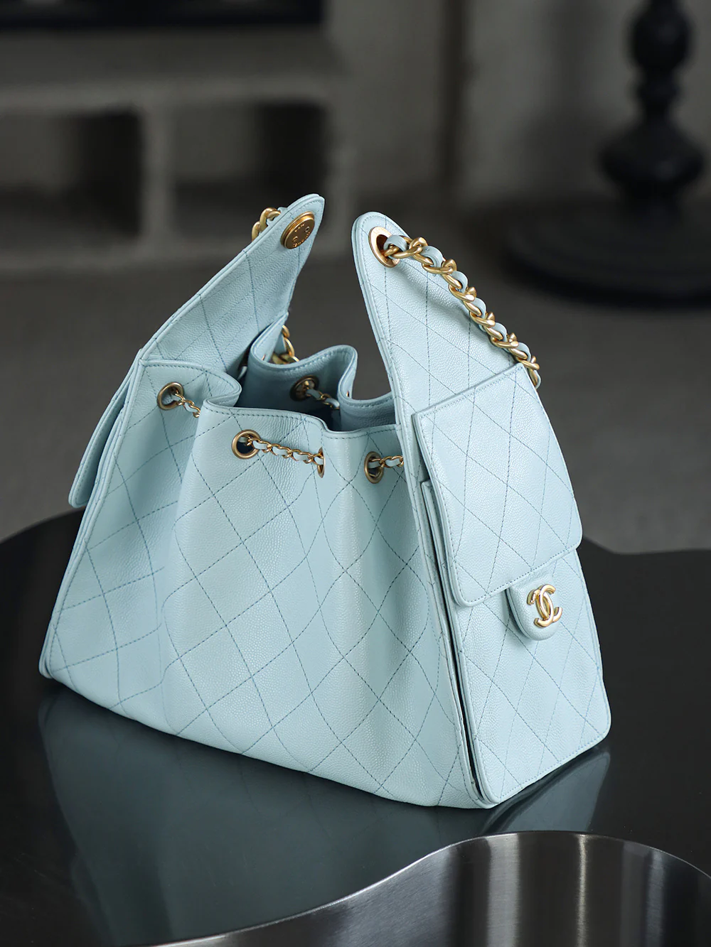 Сумка Chanel 25c Hippie Hobo Small Macaron с золотой пряжкой