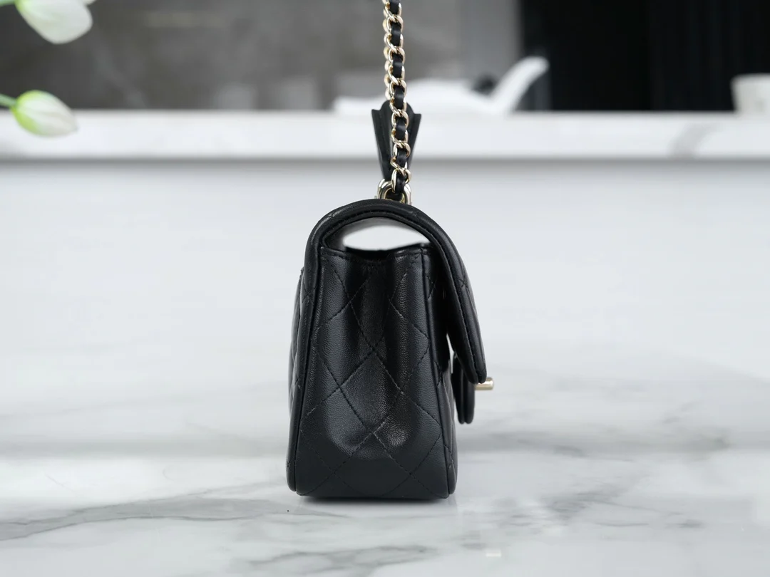 Мини-сумочка Chanel Mini CF, сумка на цепочке через плечо, черная.