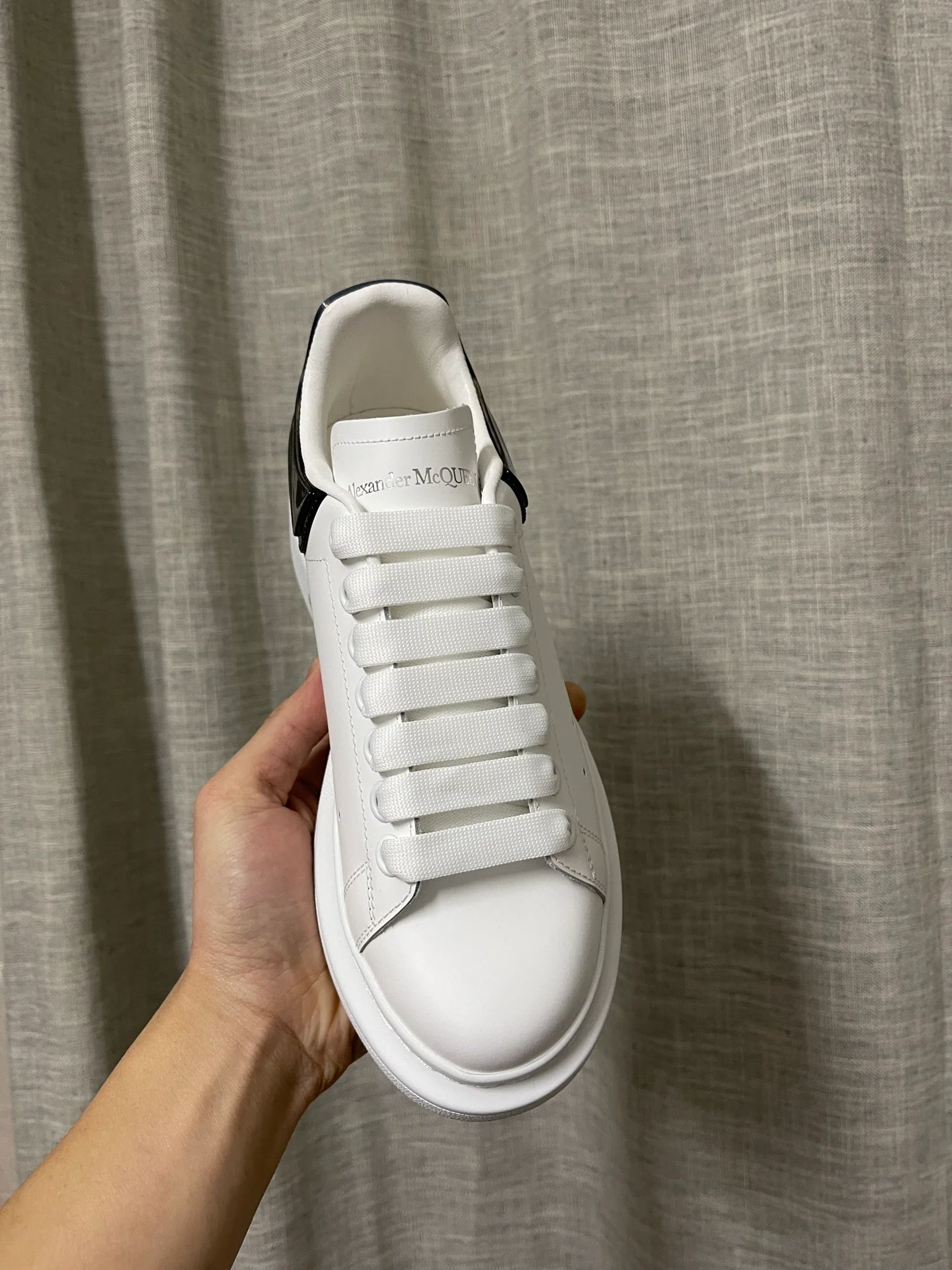 Классические белые кроссовки McQueen - унисекс - черные с мягким каблуком - премиум-издание