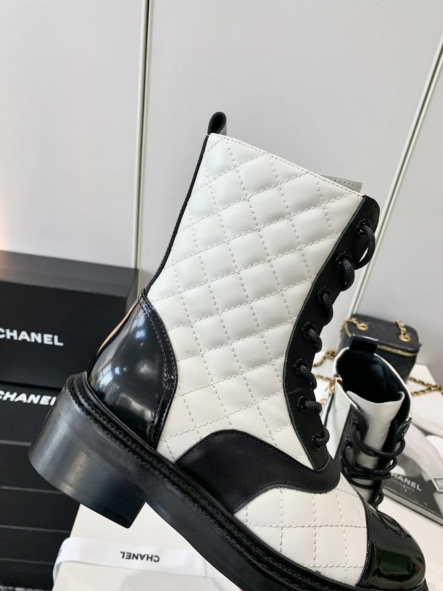 Chanel - Сапоги для верховой езды на шнуровке - Белые