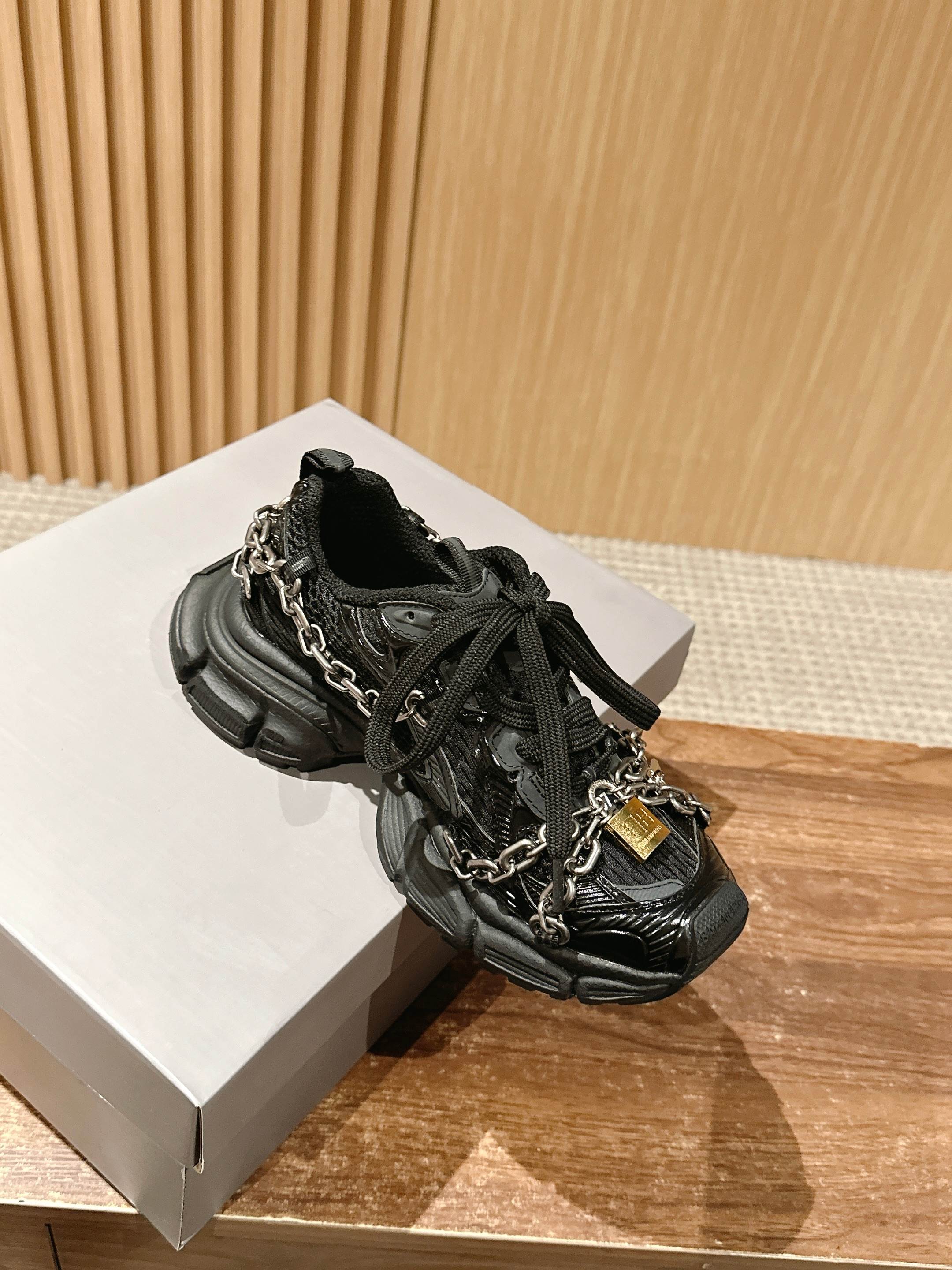 Массивные кроссовки Balenciaga — парный стиль — черные