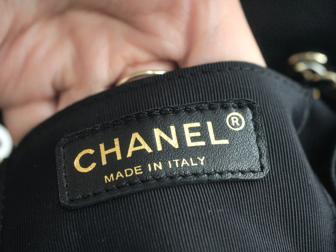 Chanel - Новая майка Tank Duma Small с подплечниками - Два боковых кармана - Черная - Темная лошадка этого сезона